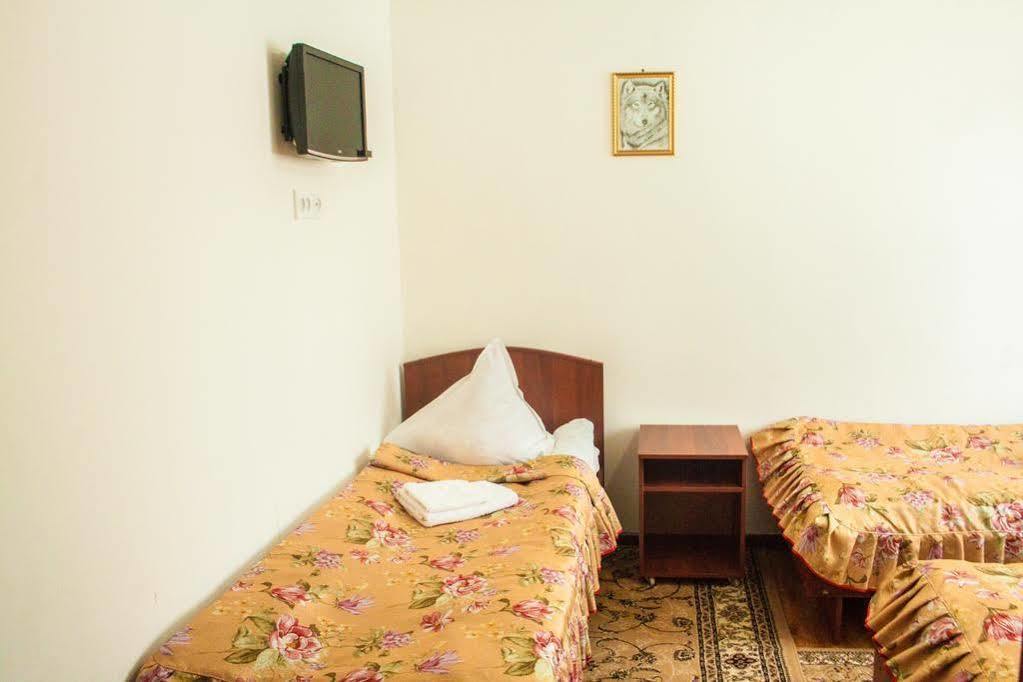 Park Hotel&Hostel Karakol Ngoại thất bức ảnh