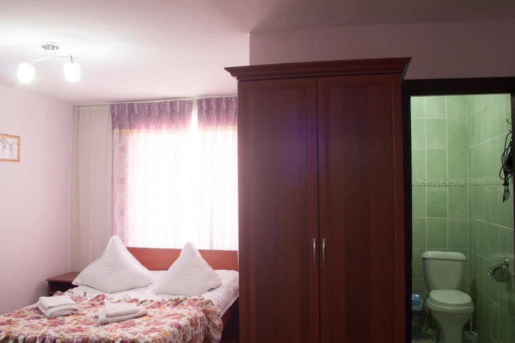 Park Hotel&Hostel Karakol Ngoại thất bức ảnh