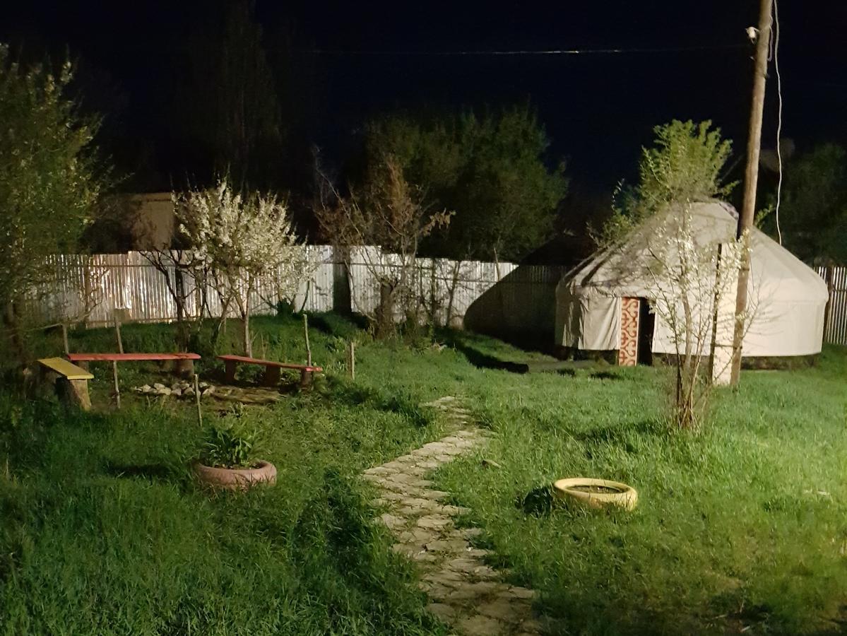 Park Hotel&Hostel Karakol Ngoại thất bức ảnh