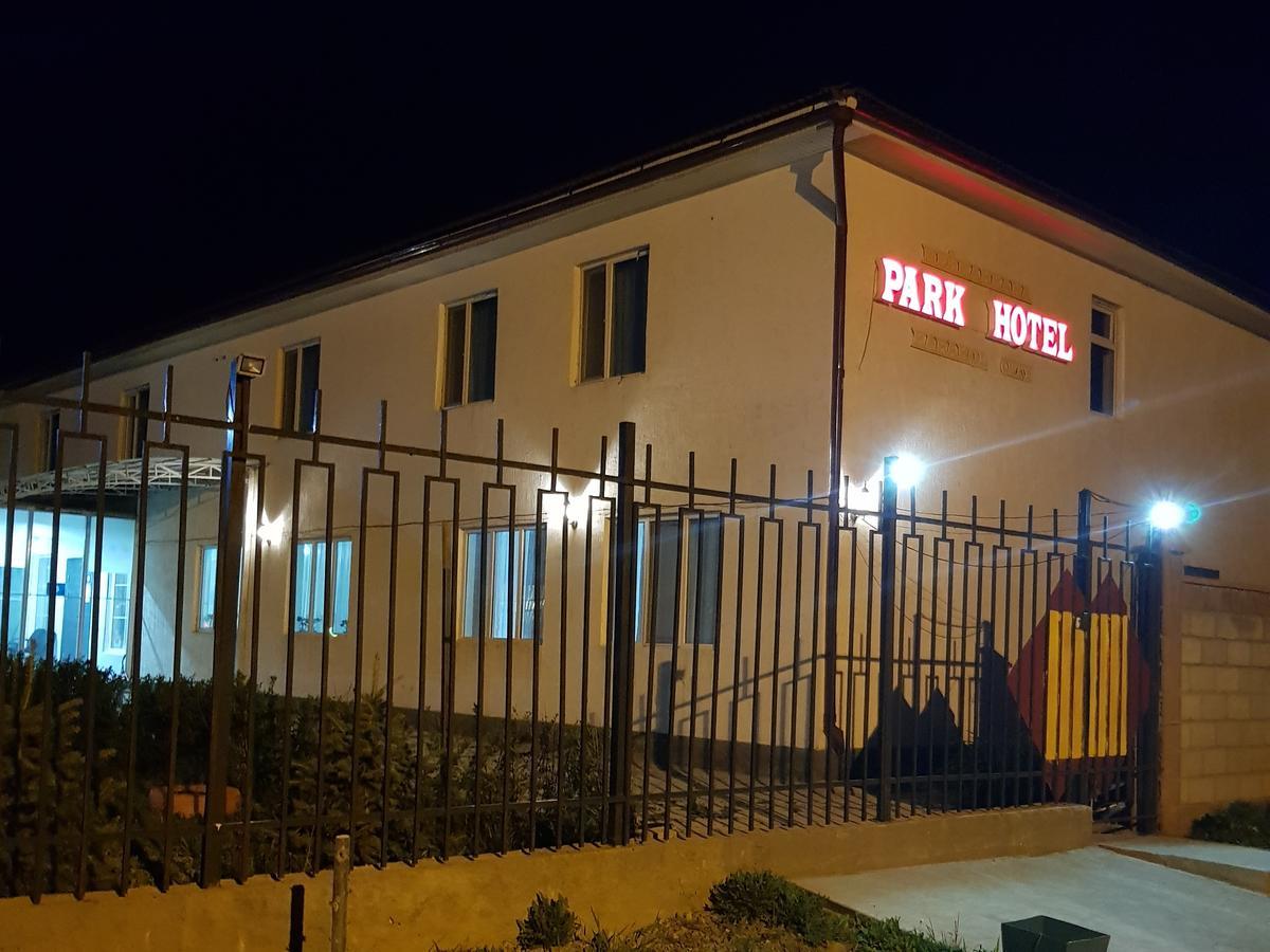Park Hotel&Hostel Karakol Ngoại thất bức ảnh